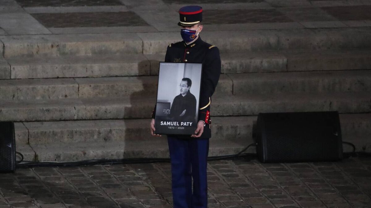 Ξεκίνησε η δίκη των έξι πρώην μαθητών για τον αποκεφαλισμό του καθηγητή Σαμιέλ Πατί