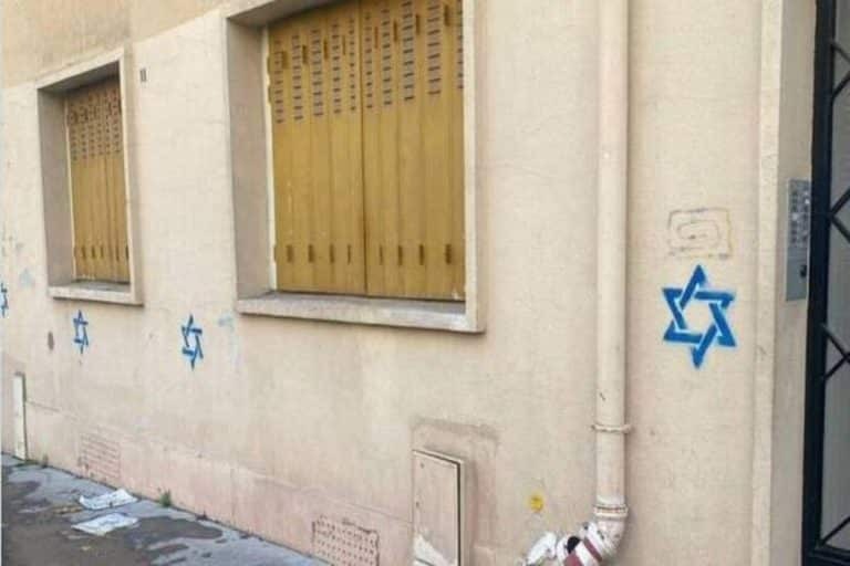 Γαλλία: Ρωσικό δάκτυλο βλέπουν πίσω από τα αστέρια του Δαυίδ -Η έρευνα των Γάλλων εισαγγελέων