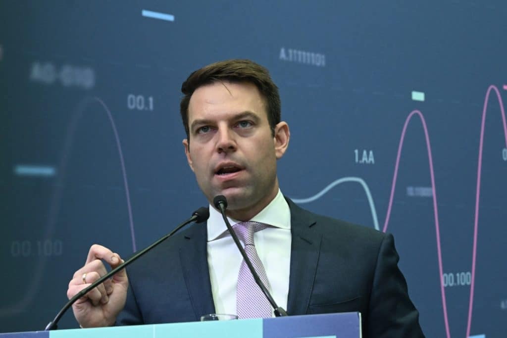 Ο Κασσελάκης πάει «διακοπές» ενώ ο ΣΥΡΙΖΑ καταρρέει