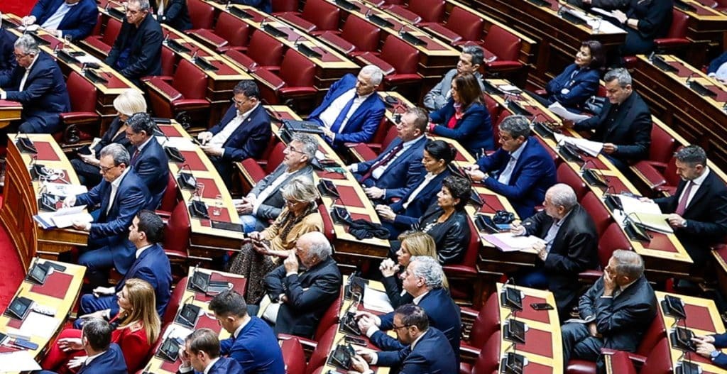ΣΥΡΙΖΑ: «Αδειο» κόμμα, άδεια έδρανα