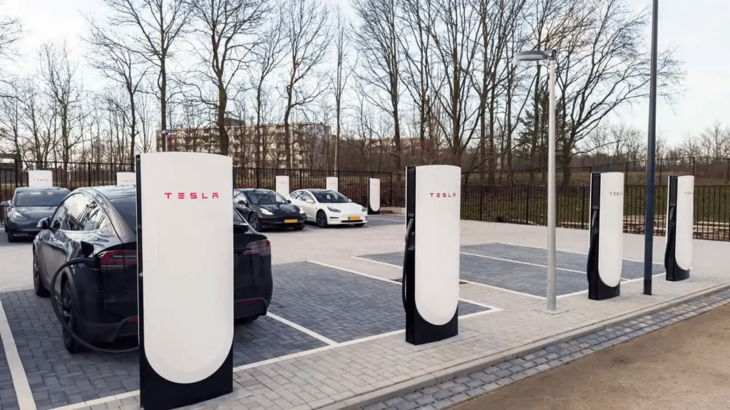 Ταχυφορτιστές Tesla V4: 40% φόρτιση σε μόλις 10 λεπτά!