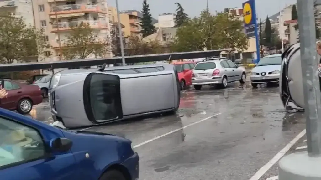 Κακοκαιρία Π: Χάος στην Ξάνθη με αναποδογυρισμένα αυτοκίνητα – Απίστευτες εικόνες και βίντεο &