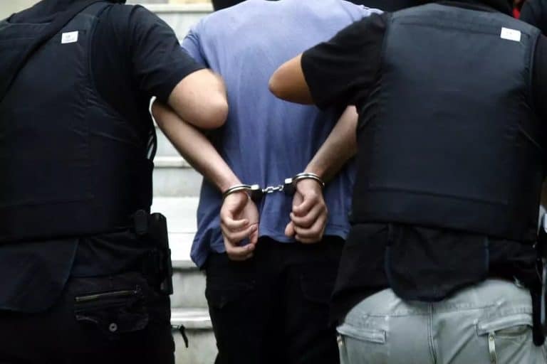 Πανικός στη Θεσσαλονίκη: 39χρονος προσπάθησε να σκοτώσει τον κουνιάδο του – Μπήκε σε προαύλιο εκκλησίας 