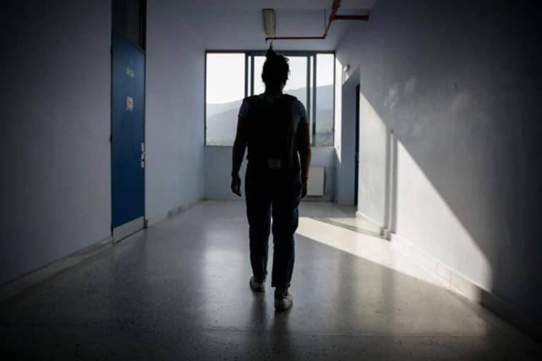 Γλυκά Νερά: Συνελήφθη 17χρονος – Τι καταγγέλλουν τα παιδιά