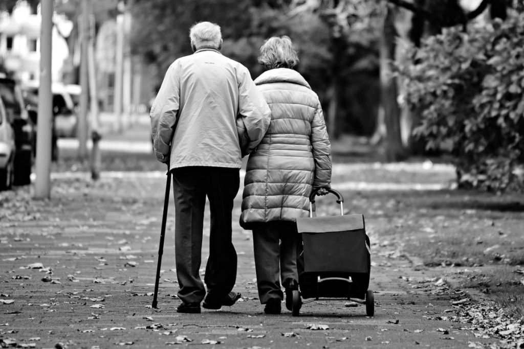 Eurostat: Αυτές είναι οι περιοχές που οι γυναίκες είναι «πρωταθλήτριες» στην μακροζωία