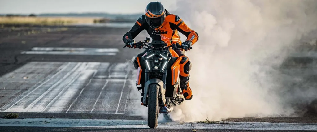 Είδε ο τρελός τον Δούκα και φοβήθηκε: KTM 1390 Super Duke R