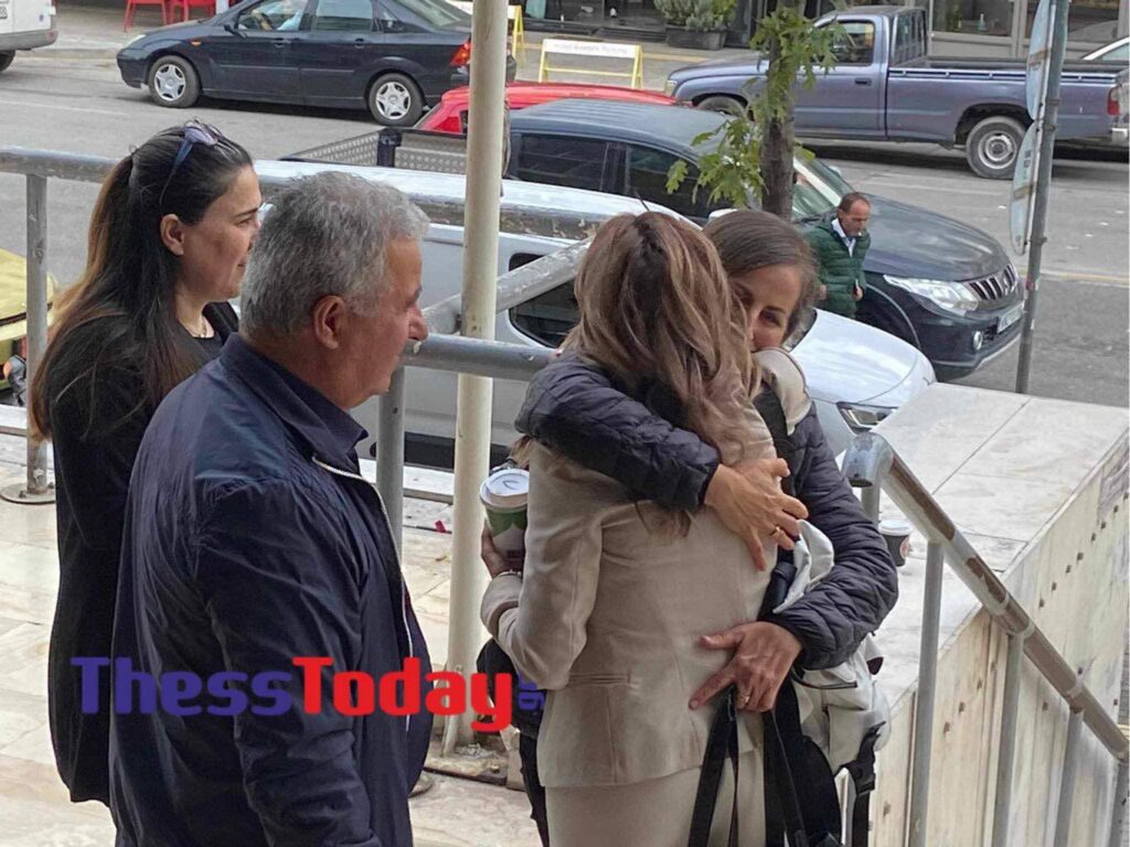 Θεσσαλονίκη: Οι γονείς της Έμμας συνάντησαν τη γυναίκα που έλαβε το νεφρό της – «Έχει ένα κομμάτι της κόρης μου»