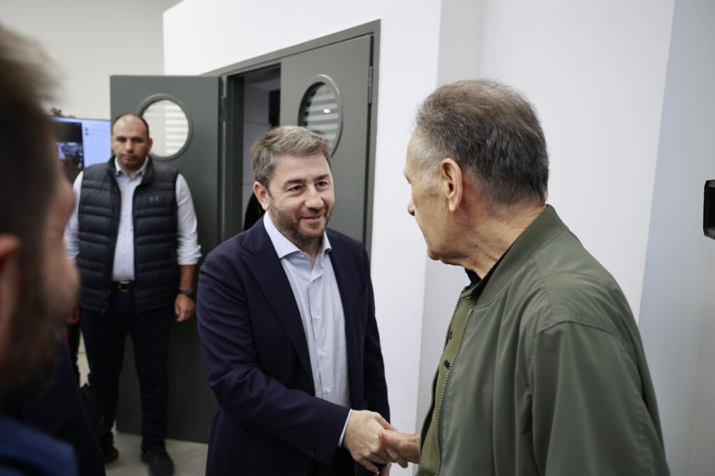Συνεδριάζει το Πολιτικό Συμβούλιο του ΠΑΣΟΚ στην Χαριλάου Τρικούπη [Εικόνες]