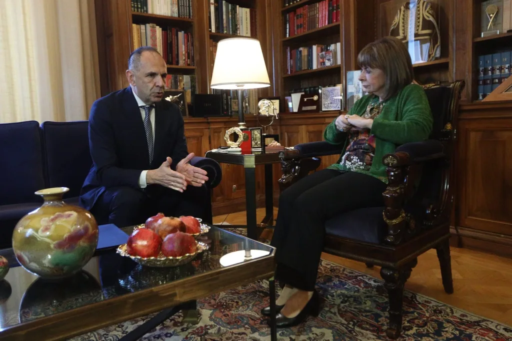 Συνάντηση Γεραπετρίτη – Σακελλαροπούλου ενόψει της επίσκεψης Ερντογάν στην Αθήνα [Εικόνες]