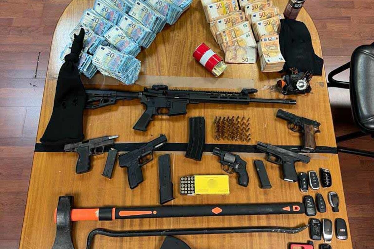 Συνελήφθη γνωστός τράπερ και άλλα 2 άτομα για ληστείες σε ATM