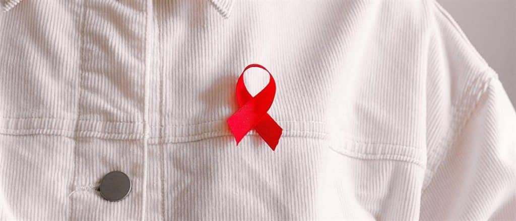 AIDS – Μαγιορκίνης: Αύξηση των διαγνώσεων στην Ελλάδα το 2023 – Πού οφείλεται [Βίντεο]