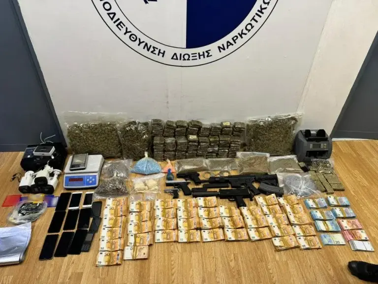 Σπείρα διακινούσε ναρκωτικά σε όλη την Αττική – Τουλάχιστον 800.000 ευρώ τα κέρδη της
