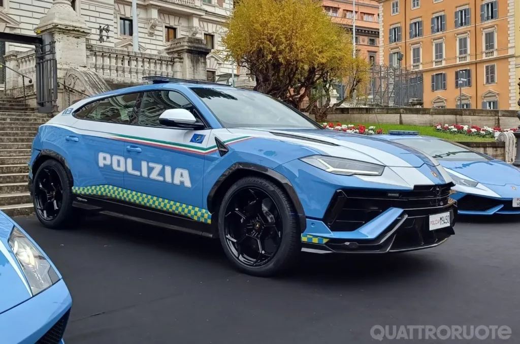 Αστυνόμος Lamborghini Urus Performante, διατάξτε!