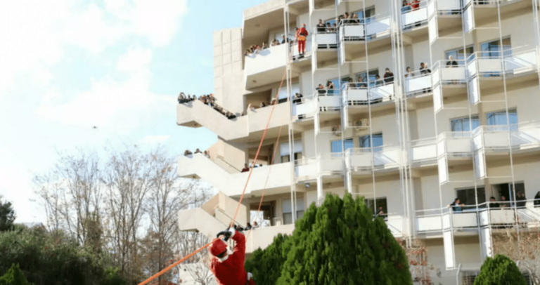 «Έρχονται» και φέτος οι … «ιπτάμενοι» Άγιοι Βασίληδες σε ΠΑΓΝΗ και Βενιζέλειο