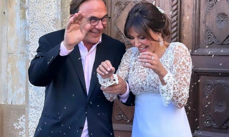 Η Δήμητρα Ματσούκα πέταξε τη νυφική ανθοδέσμη στο κοινό της παράστασης [Εικόνα]