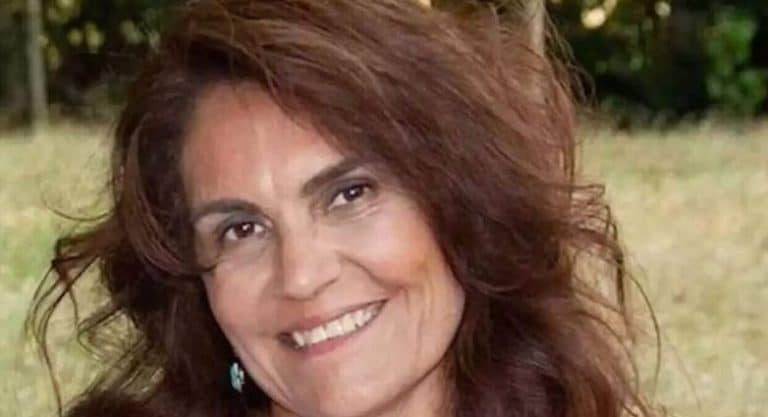 Θεσσαλονίκη: Σπαραγμός στην κηδεία της 50χρονης που κατασπάραξαν σκυλιά – «Αθάνατη» φώναξαν οι συγγενείς [Βίντεο]