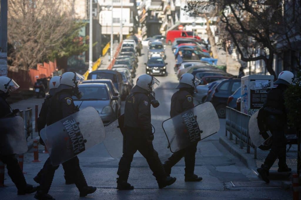 Ένταση με χημικά στα Πατήσια: Συγκρούσεις ατόμων με ΜΑΤ – 10 προσαγωγές