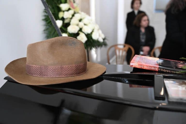 Βασίλης Βασιλικός: Συγκίνηση στο τελευταίο αντίο του σπουδαίου συγγραφέα