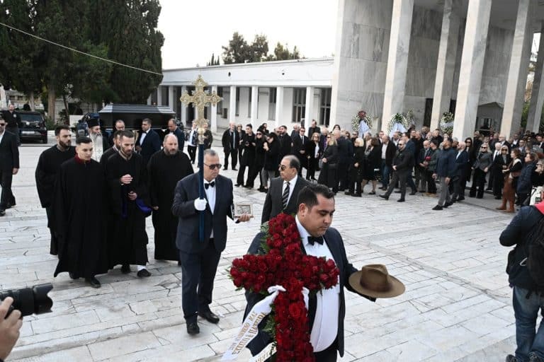 Βασίλης Βασιλικός: Επίθεση Γιανναρά για την απουσία κόσμου της Αριστεράς και του πνεύματος από την κηδεία του
