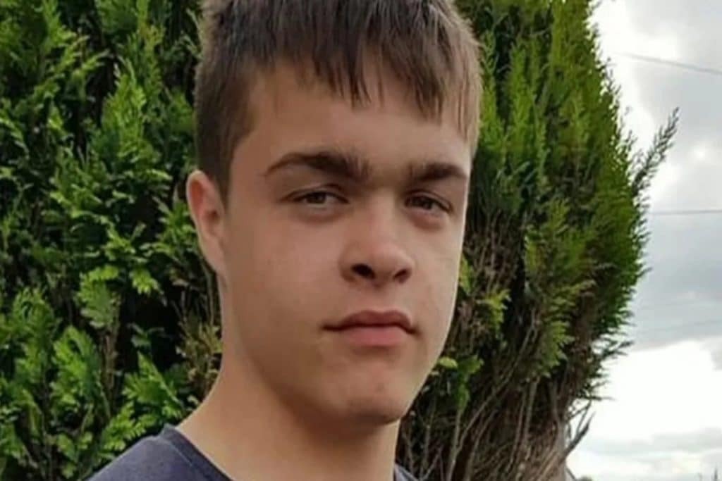 Βρετανία: Ξεκίνησε από το παιδικό του δωμάτιο, έκανε περίπτερο μέσα στο αποθηκάκι των γονιών του και
