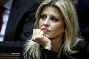 Έλενα Ράπτη