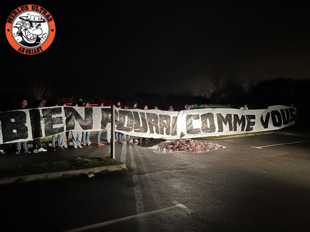 Η… μακάβρια διαμαρτυρία των οπαδών της Λοριάν – Πέταξαν… 400 κιλά σάπια ψάρια στο προπονητικό κέντρο