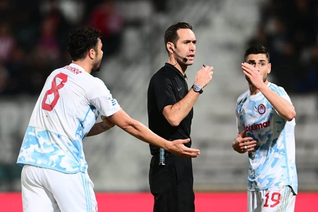 Παπαπέτρου Τρία πολύ σημαντικά ζητήματα θέτουν οι Έλληνες διαιτητές και βοηθοί Α΄ κατηγορίας, στην επιστολή τους προς την ΚΕΔ με την οποία ενημερώνουν