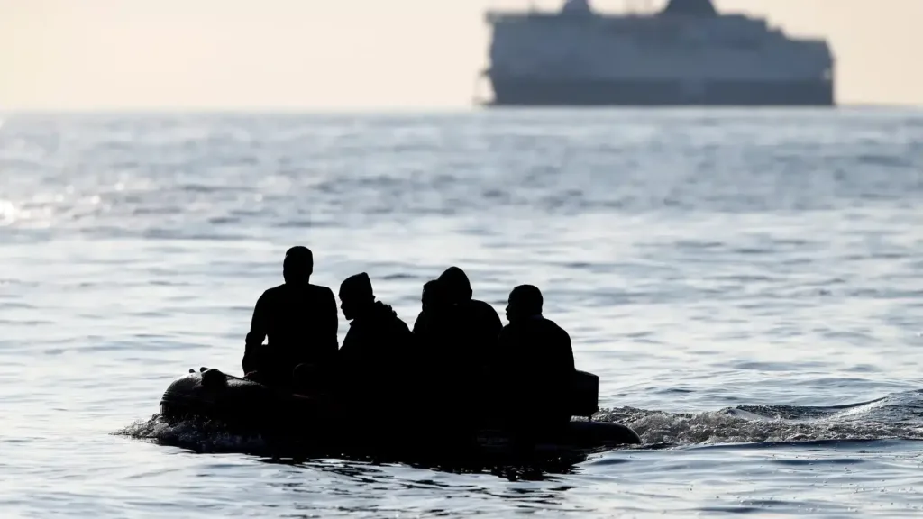 Ναυάγιο με μετανάστες στη Μάγχη – Τουλάχιστον ένας νεκρός