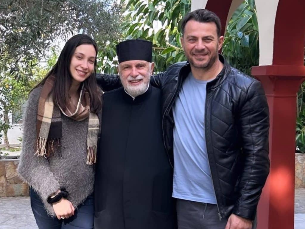 Στα Χανιά ο Ντάνος με την εγκυμονούσα Δήμητρα Βαμβακούση για να συναντήσουν τον πνευματικό τους