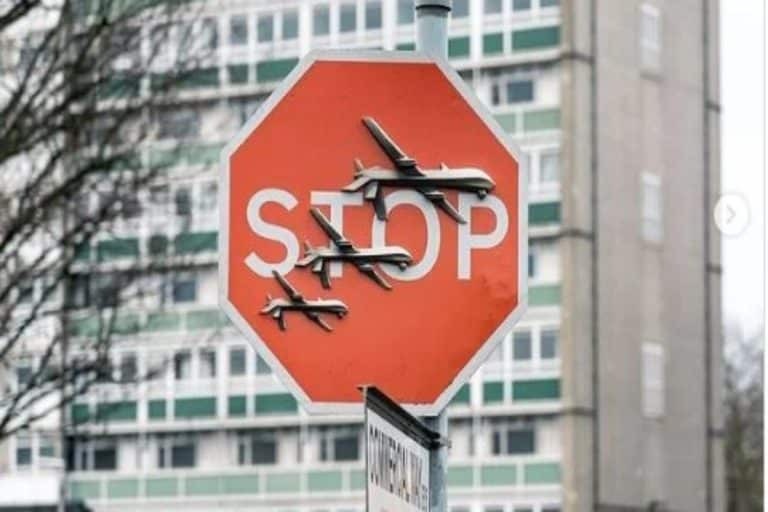 Λονδίνο: Έκλεψαν το νέο έργο του Banksy – Δύο άνδρες εθεάθησαν να το κατεβάζουν