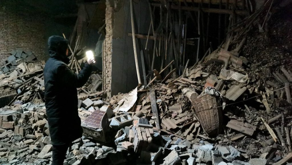 Φονικός σεισμός στην Κίνα – Στους 148 αυξήθηκαν οι νεκροί
