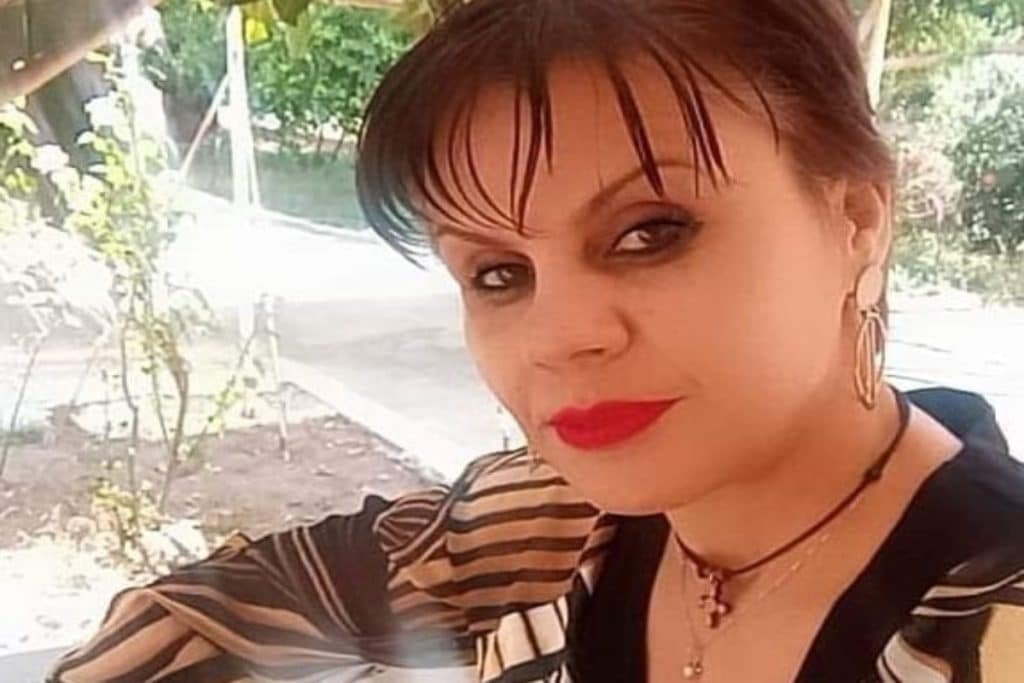 Γυναικοκτονία στη Σαλαμίνα: Σοκάρει η αδερφή της 43χρονης – «Περίμενε το παιδί να φύγει και μετά τη 