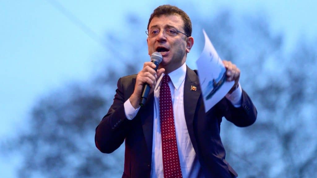Άνετη νίκη Ιμάμογλου δείχνουν οι δημοσκοπήσεις – Ποια κόμματα τον στηρίζουν