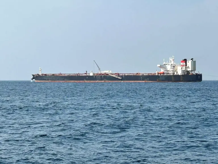 Υεμένη: Έκρηξη σε πλοίο στο στενό Μπαμπ αλ Μάντεμπ