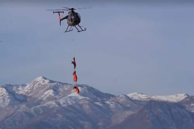 Κι όμως δεν είναι ο Ρούντολφ – Ελάφια μεταφέρονται με ελικόπτερο από τη Γιούτα [βίντεο]