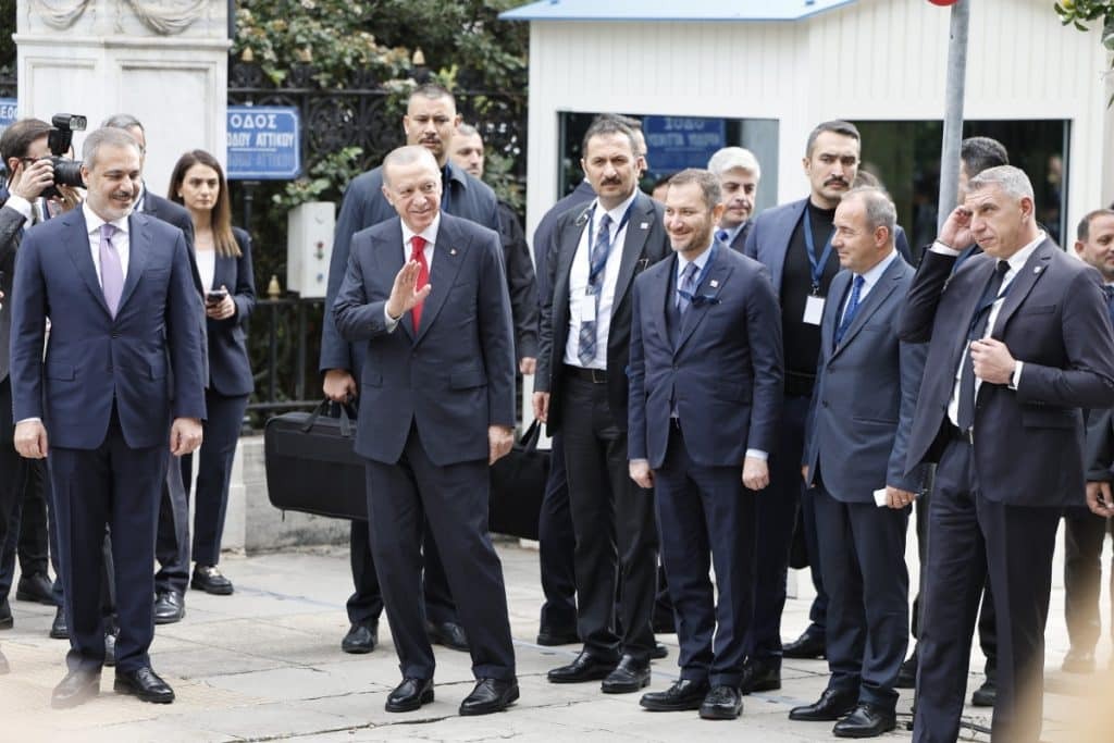 Reuters για επίσκεψη Ερντογάν στην Αθήνα: Αλλαγή σελίδας αλλά και επιφυλάξεις