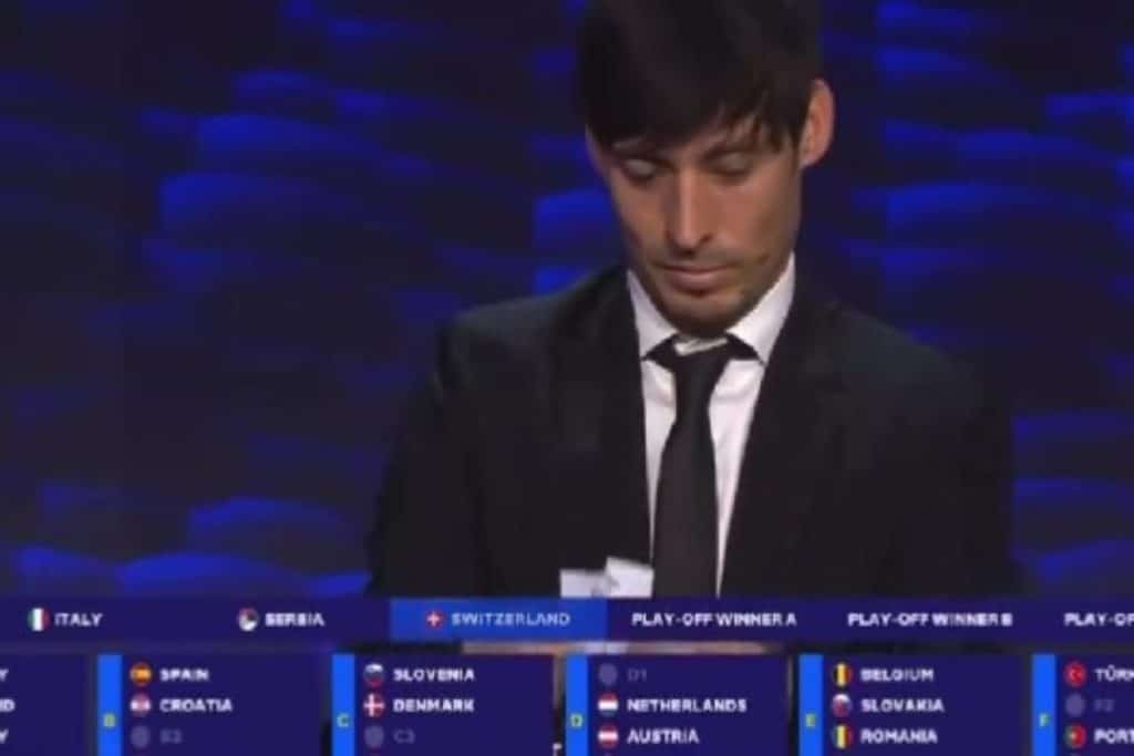 Euro 2024: «Πάγωσαν» στην κλήρωση όταν άκουσαν ήχους ερωτικής ταινίας live – «Υπάρχει ένας θόρυβος εδώ» [βίντεο]