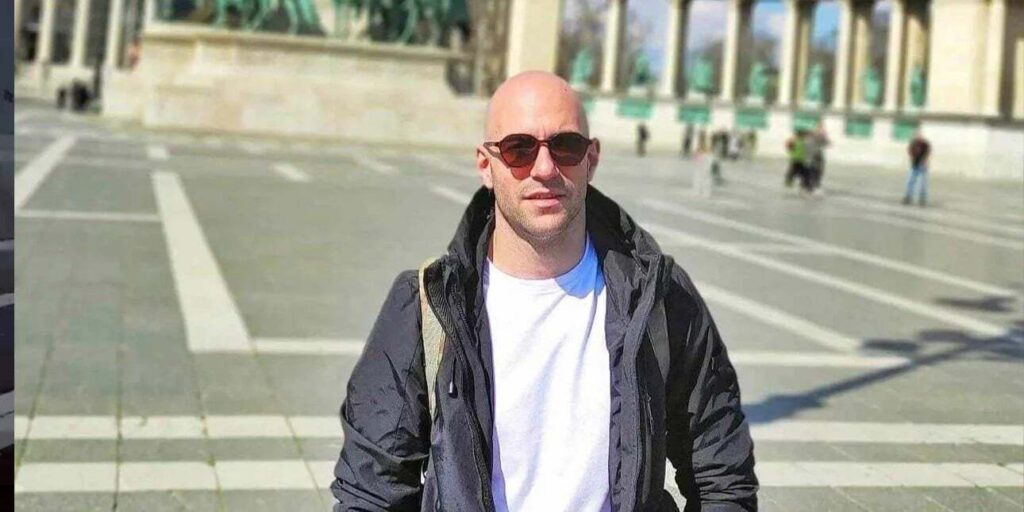 Πέθανε ο αστυνομικός που χτυπήθηκε από φωτοβολίδα στο Ρέντη