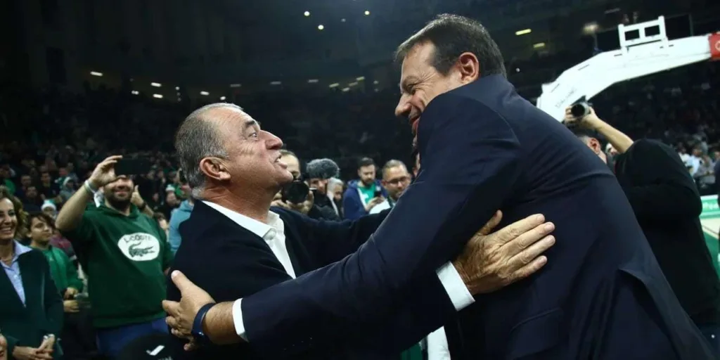 Στο ΟΑΚΑ ο Φατίχ Τερίμ: Η αγκαλιά με τον Εργκίν Αταμάν και η αποθέωση