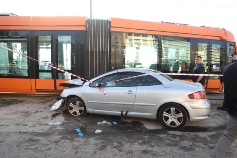 Παλαιό Φάληρο: Οι πρώτες εικόνες και βίντεο μετά το τροχαίο δυστύχημα