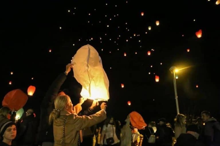 Ξάνθη: Με φαναράκια θα πλημμυρίσει ο ουρανός στη νύχτα των ευχών – Τί ισχύει για άλλες πόλεις της Ελλάδας