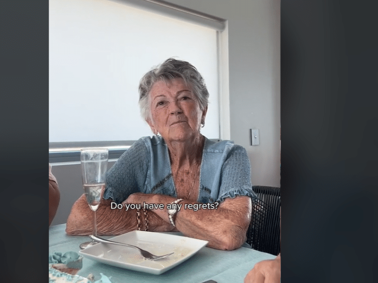 Viral η 90χρονη στο TikTok που κάνει τον απολογισμό της ζωής της και αρνείται να δώσει συμβουλές [Βίντεο]