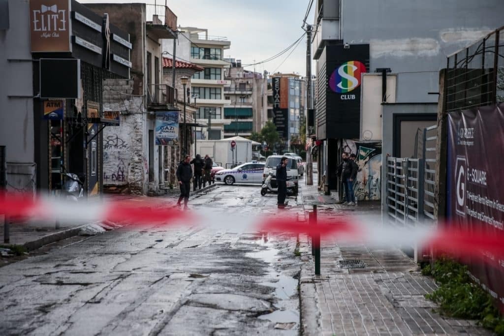 Γκάζι: Στη ΜΕΘ ένας από τους τραυματίες που δέχθηκαν πυροβολισμούς στο κεφάλι – Το χρονικό της