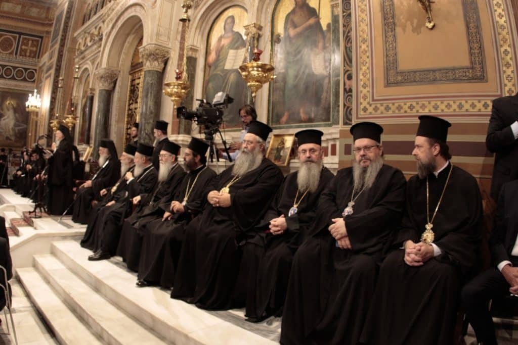Ιερά Σύνοδος: Ηχηρό «ΟΧΙ» στην τεκνοθεσία από τα ομόφυλα ζευγάρια – «Τα παιδιά δεν είναι κατοι