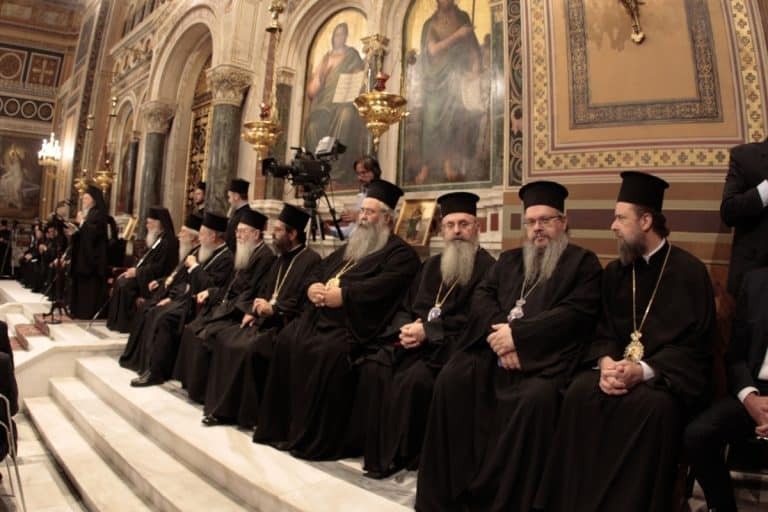 Ιερά Σύνοδος: Ηχηρό «ΟΧΙ» στην τεκνοθεσία από τα ομόφυλα ζευγάρια – «Τα παιδιά δεν είναι κατοικίδια»