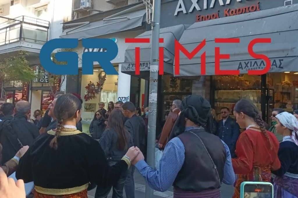 Θεσσαλονίκη: Με μουσική, ποντιακά τραγούδια και χορό ο πεζόδρομος της Καλαμαριάς [εικόνες & βίν