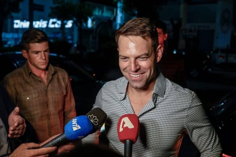 Ο Κασσελάκης επισκέφθηκε το ΕΚΑΒ τα μεσάνυχτα – «Στο πλευρό τους την ώρα που είναι ξεχασμένοι από την Πολιτεία» [βίντεο]