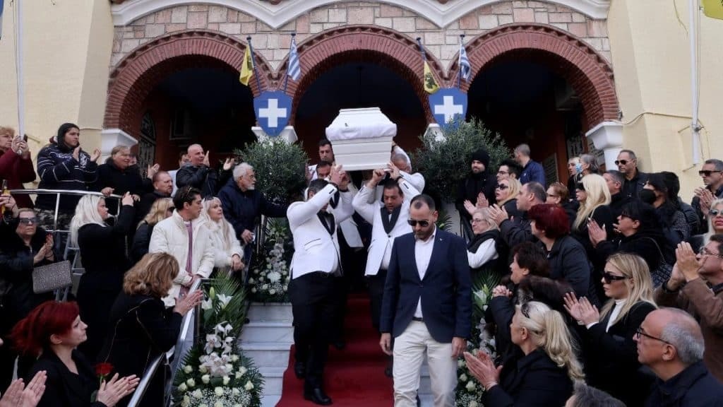 Κηδεία Νίκου Φλωρινιώτη: Σάλος με απίστευτο περιστατικό – Πώς έμπλεξαν το όνομα του Ρουβά και