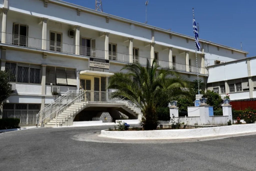 Φυλακές Κορυδαλλού: Βρέθηκαν κοκαΐνη, αυτοσχέδια μαχαίρια και κινητά [εικόνες]