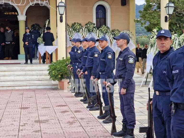Πάτρα: Θρήνος και σπαραγμός στην κηδεία του 29χρονου αστυνομικού που σκοτώθηκε σε καταδίωξη στον Ασπρόπυργο